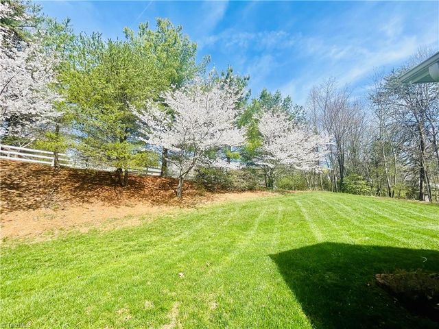 5765 Knoll Court, Lewisville, NC 27023