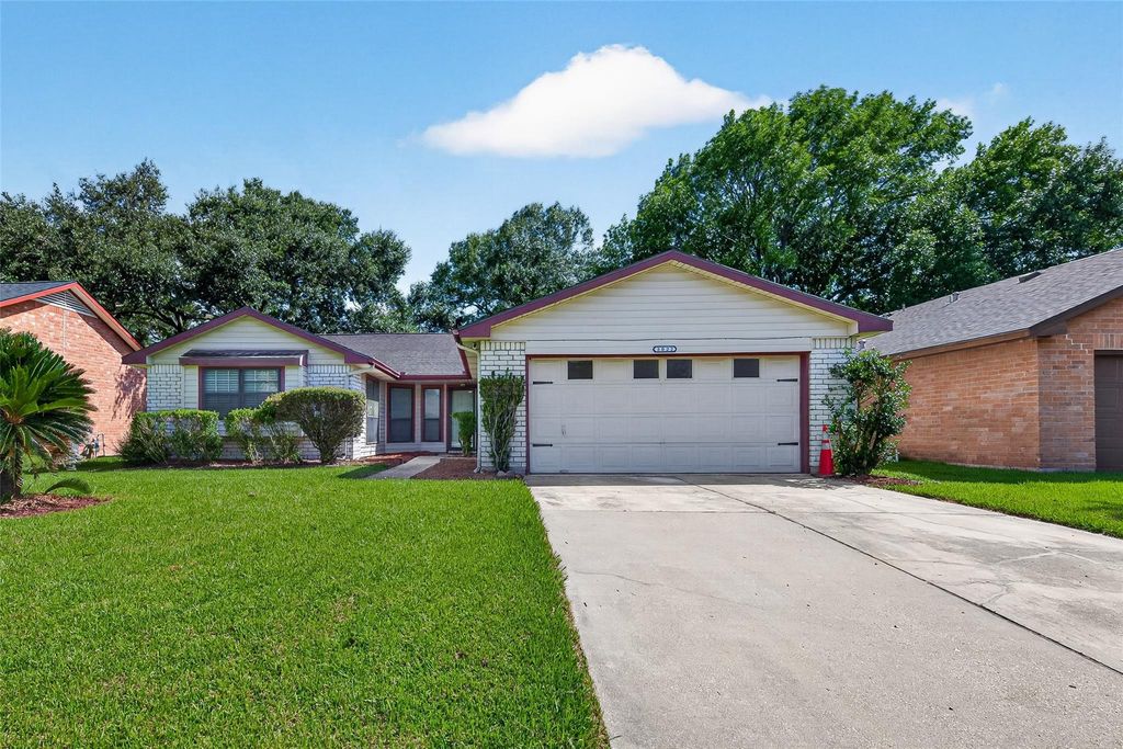 3022 Mosby Drive, Sugar Land, TX 77479