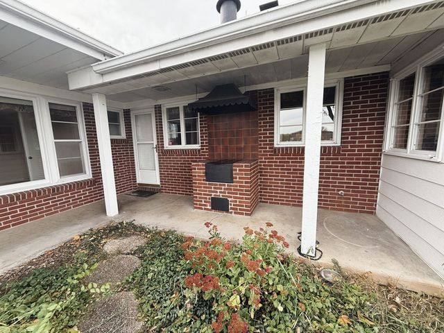 1432 Eustace Drive, Dixon, IL 61021