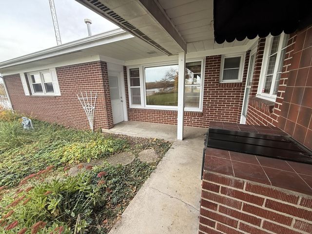 1432 Eustace Drive, Dixon, IL 61021