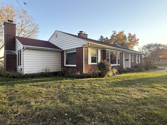 1432 Eustace Drive, Dixon, IL 61021