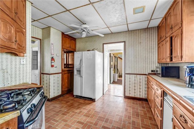 835 French Street, Santa Ana, CA 92701