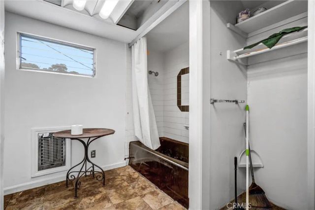 835 French Street, Santa Ana, CA 92701