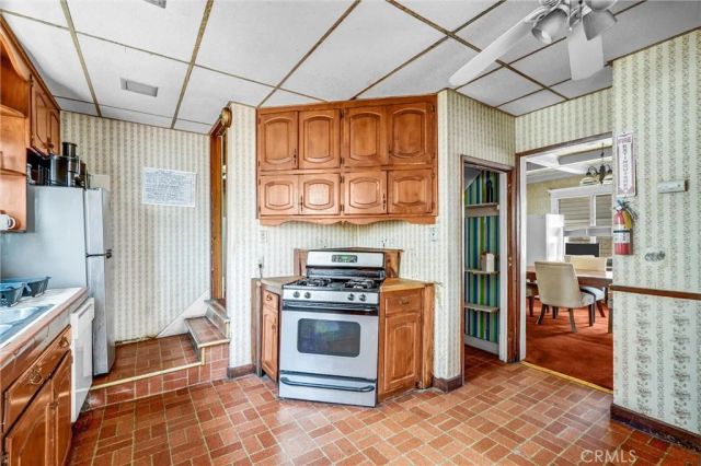 835 French Street, Santa Ana, CA 92701