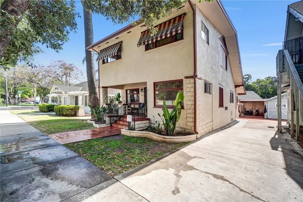 835 French Street, Santa Ana, CA 92701