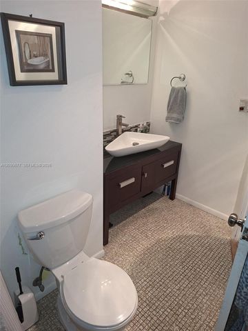 3545 NE 166th St 908, North Miami Beach, FL 33160