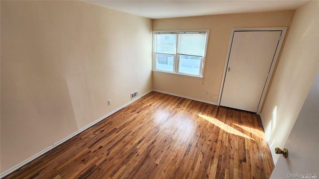 244-57 Grand Central Parkway 2, Douglaston, NY 11362