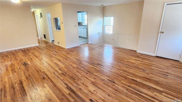 244-57 Grand Central Parkway 2, Douglaston, NY 11362