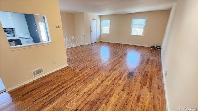 244-57 Grand Central Parkway 2, Douglaston, NY 11362