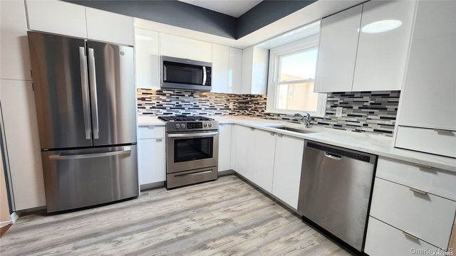 244-57 Grand Central Parkway 2, Douglaston, NY 11362