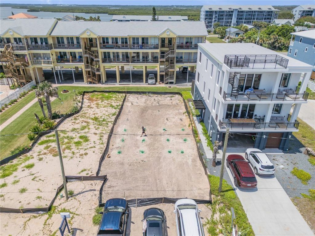 Image 6 of property listing at 6604 S ATLANTIC AVENUE, New Smyrna Beach, FL 32169