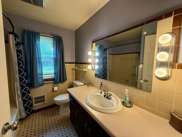 3715 Oakwood Drive, Anderson, IN 46011