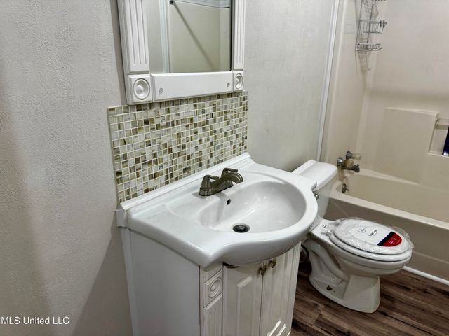 8 Oak Lane, Natchez, MS 39120