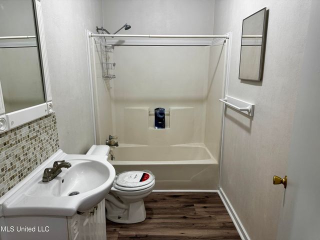 8 Oak Lane, Natchez, MS 39120