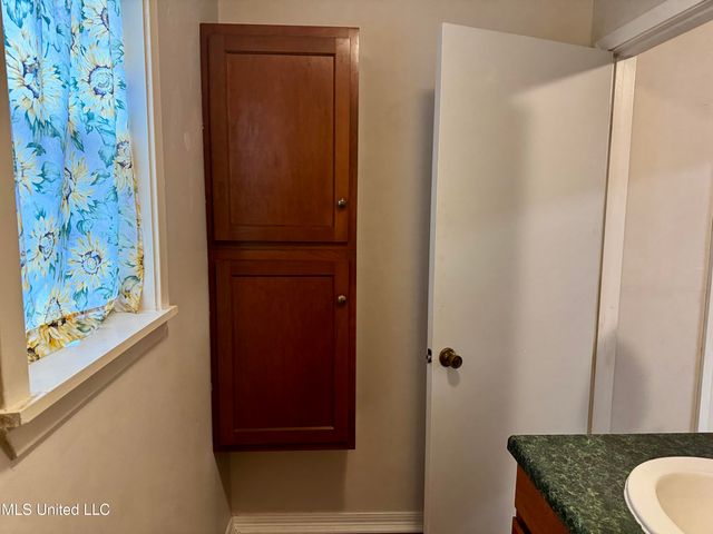 8 Oak Lane, Natchez, MS 39120