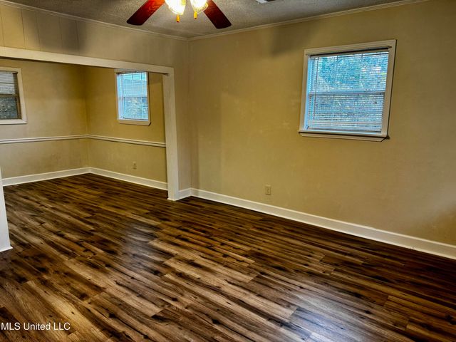 8 Oak Lane, Natchez, MS 39120