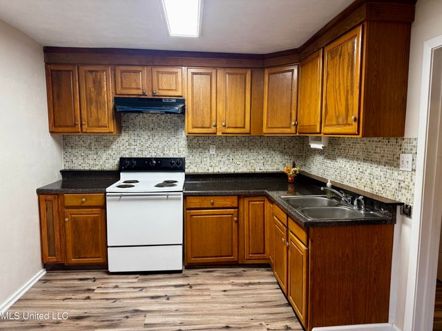 8 Oak Lane, Natchez, MS 39120