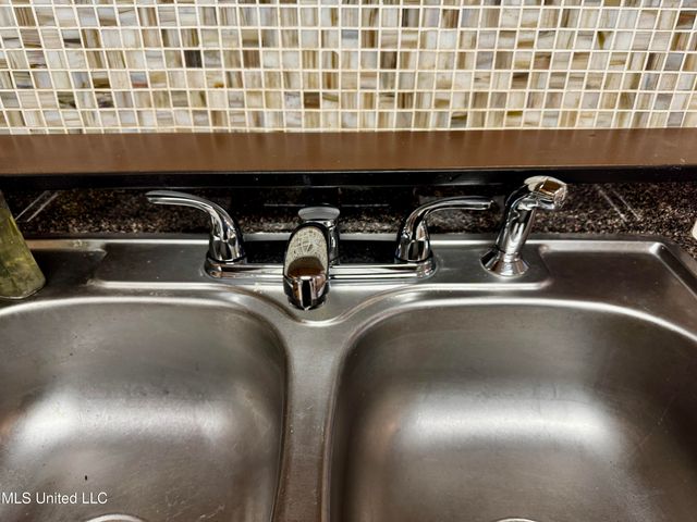 8 Oak Lane, Natchez, MS 39120