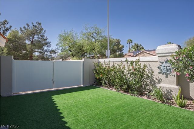 8016 Golfers Oasis Drive, Las Vegas, NV 89149