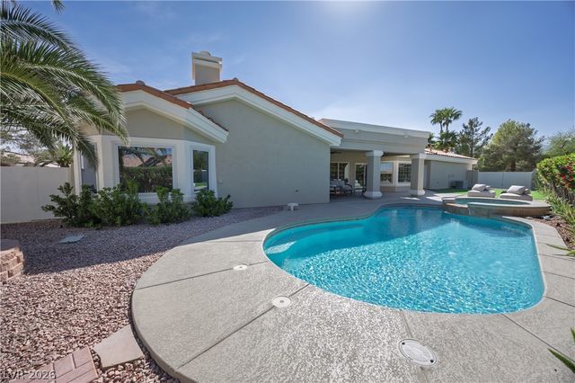 8016 Golfers Oasis Drive, Las Vegas, NV 89149