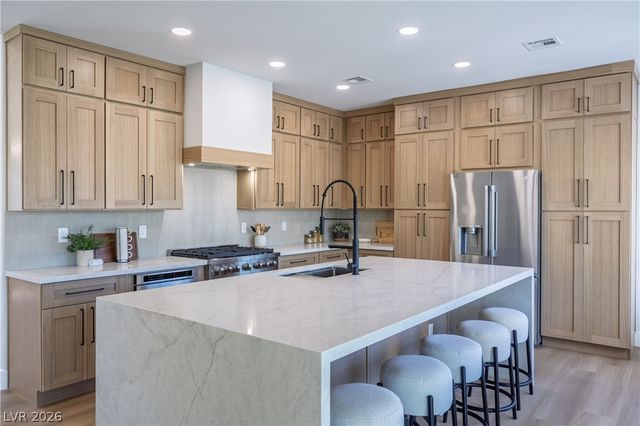 8016 Golfers Oasis Drive, Las Vegas, NV 89149