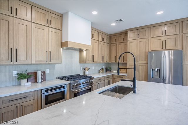 8016 Golfers Oasis Drive, Las Vegas, NV 89149