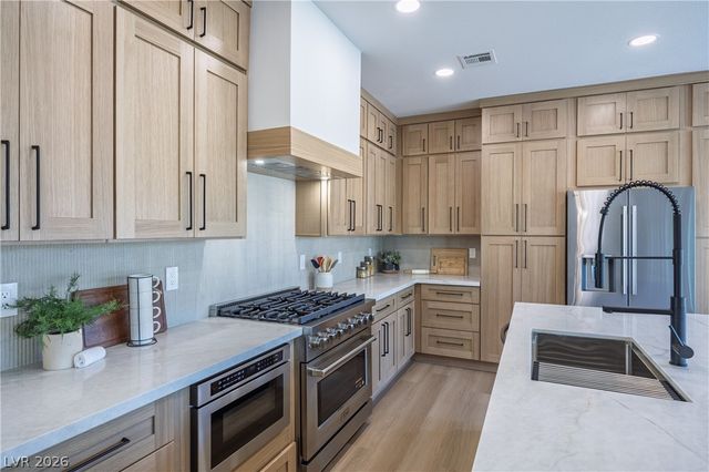 8016 Golfers Oasis Drive, Las Vegas, NV 89149