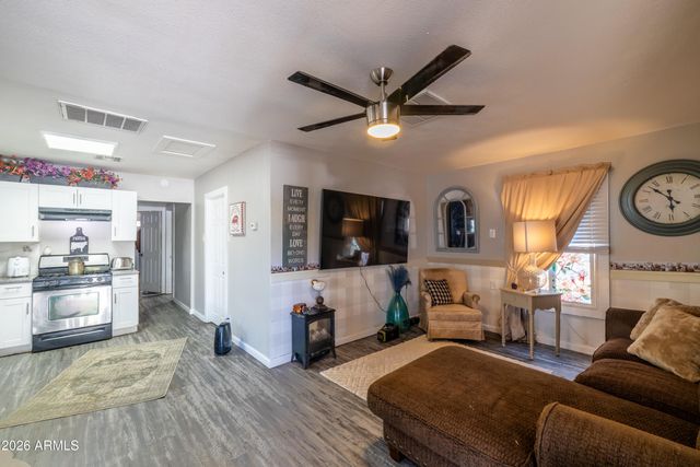 6739 N 61ST Avenue, Glendale, AZ 85301