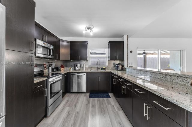 13285 NW 11th St, Miami, FL 33182