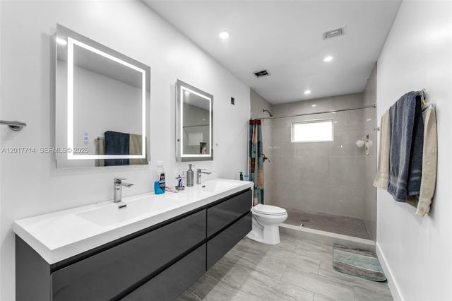 13285 NW 11th St, Miami, FL 33182