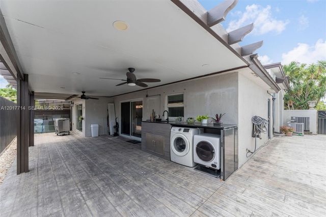 13285 NW 11th St, Miami, FL 33182