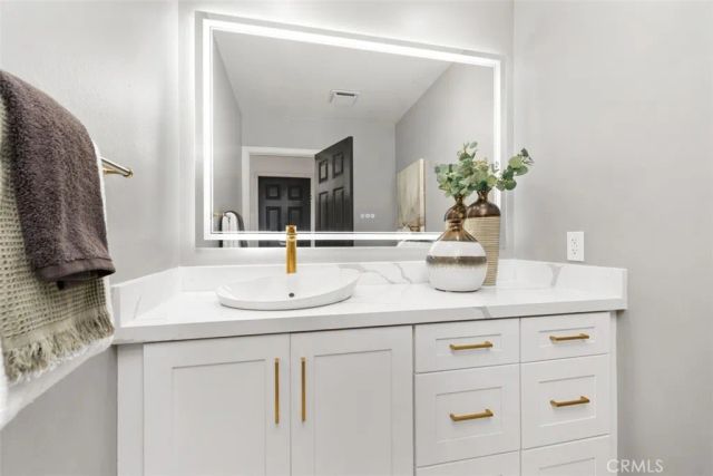 26 Coventry 25, Newport Beach, CA 92660