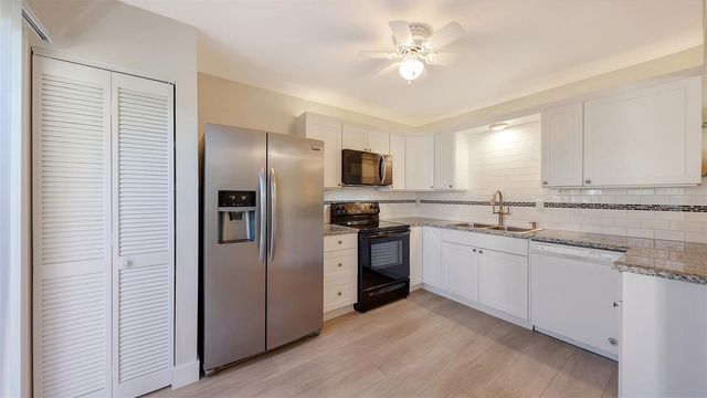 1687 BROOKHOUSE CIRCLE 219, Sarasota, FL 34231