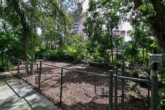 1687 BROOKHOUSE CIRCLE 219, Sarasota, FL 34231