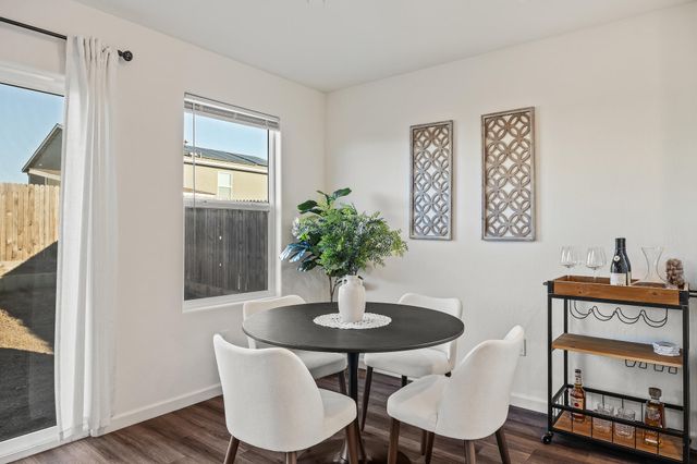 584 Shadow Creek Court, Tulare, CA 93274