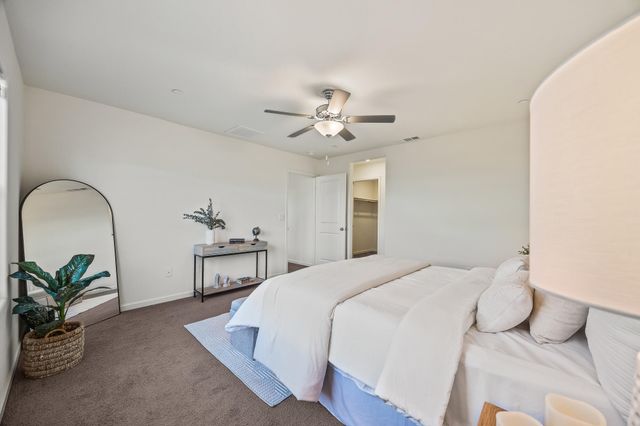 584 Shadow Creek Court, Tulare, CA 93274