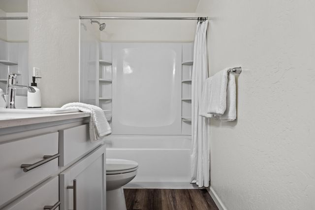 584 Shadow Creek Court, Tulare, CA 93274