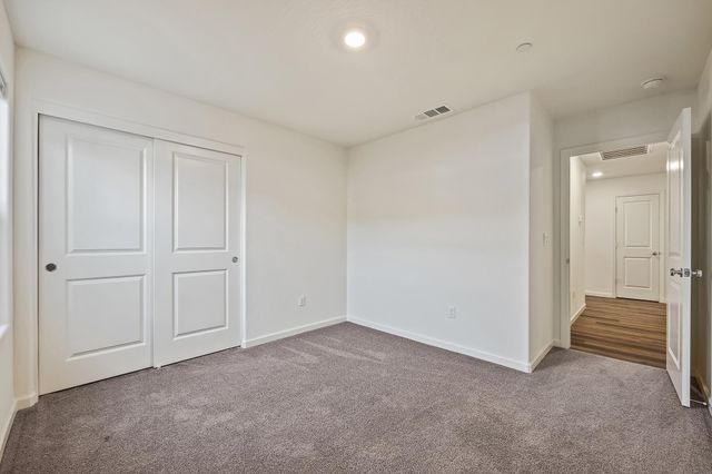 584 Shadow Creek Court, Tulare, CA 93274