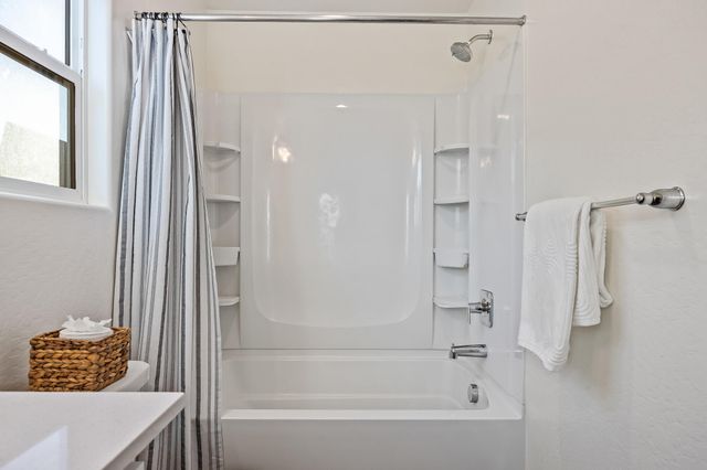 584 Shadow Creek Court, Tulare, CA 93274