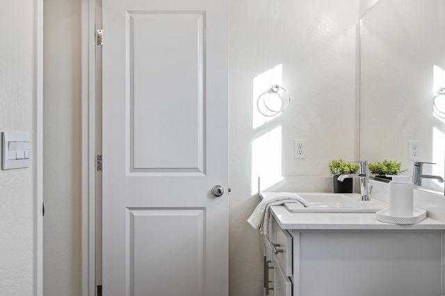 584 Shadow Creek Court, Tulare, CA 93274