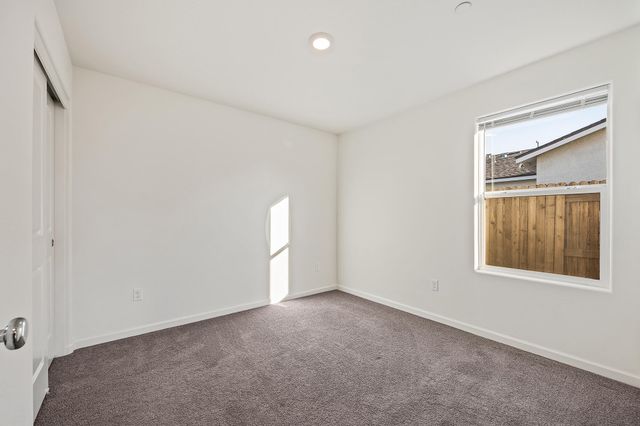 584 Shadow Creek Court, Tulare, CA 93274