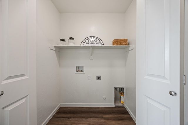 584 Shadow Creek Court, Tulare, CA 93274