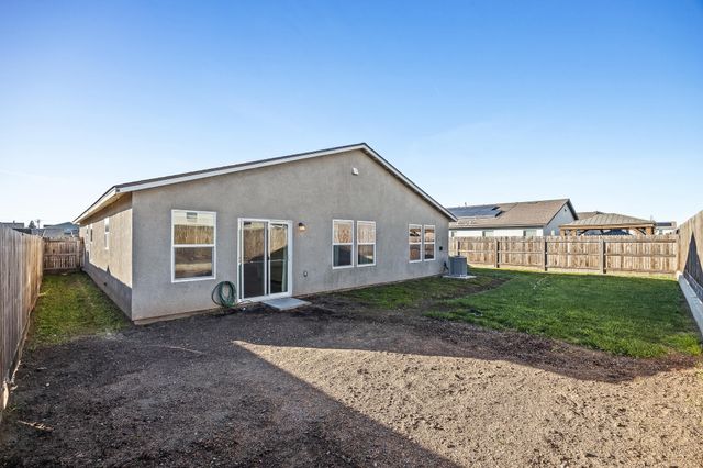 584 Shadow Creek Court, Tulare, CA 93274