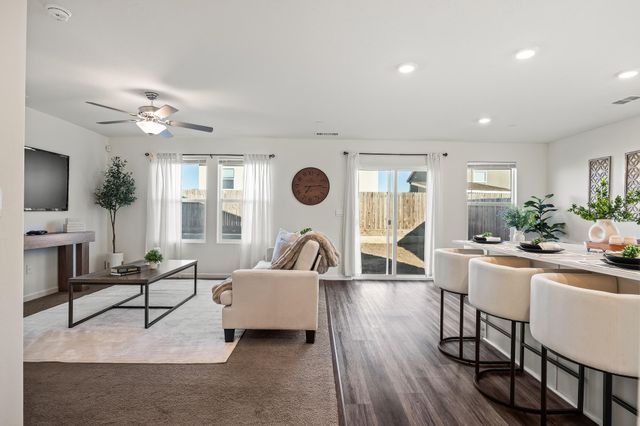 584 Shadow Creek Court, Tulare, CA 93274