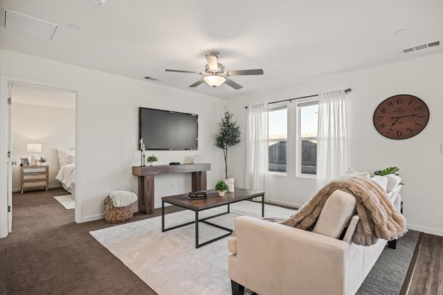 584 Shadow Creek Court, Tulare, CA 93274