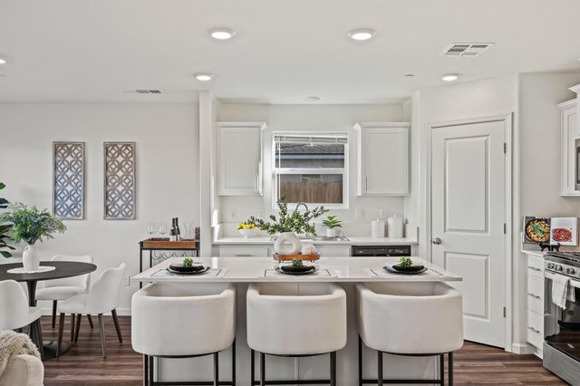 584 Shadow Creek Court, Tulare, CA 93274