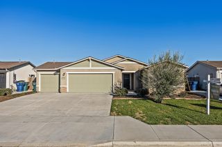 584 Shadow Creek Court, Tulare, CA 93274