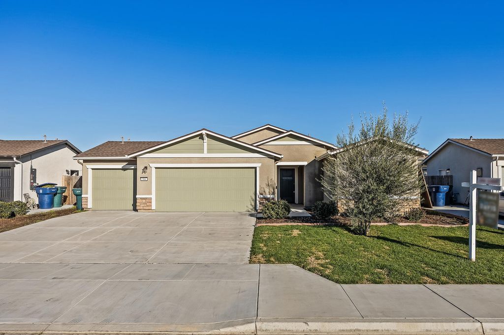 584 Shadow Creek Court, Tulare, CA 93274