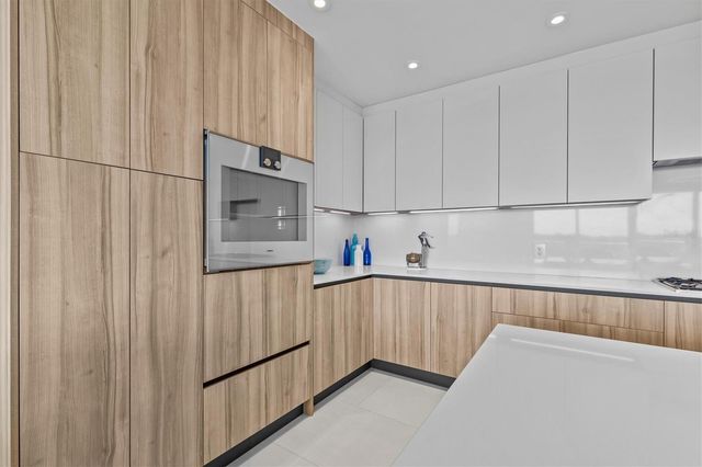 1020 SUNSET POINT ROAD 510, Clearwater, FL 33755