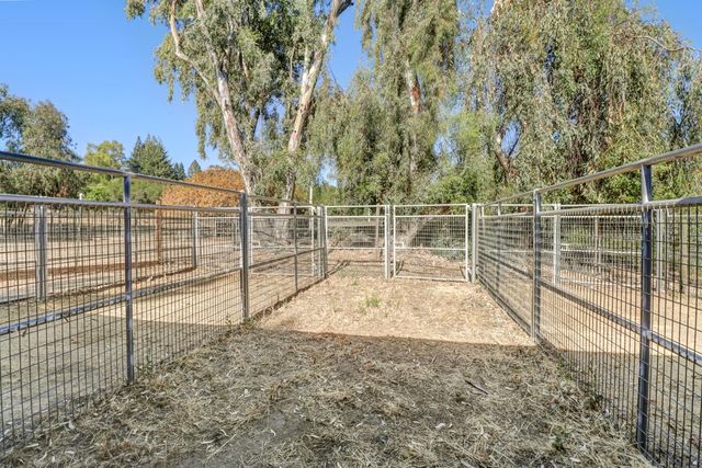3625 Whiskey Hill Rd, Loomis, CA 95650